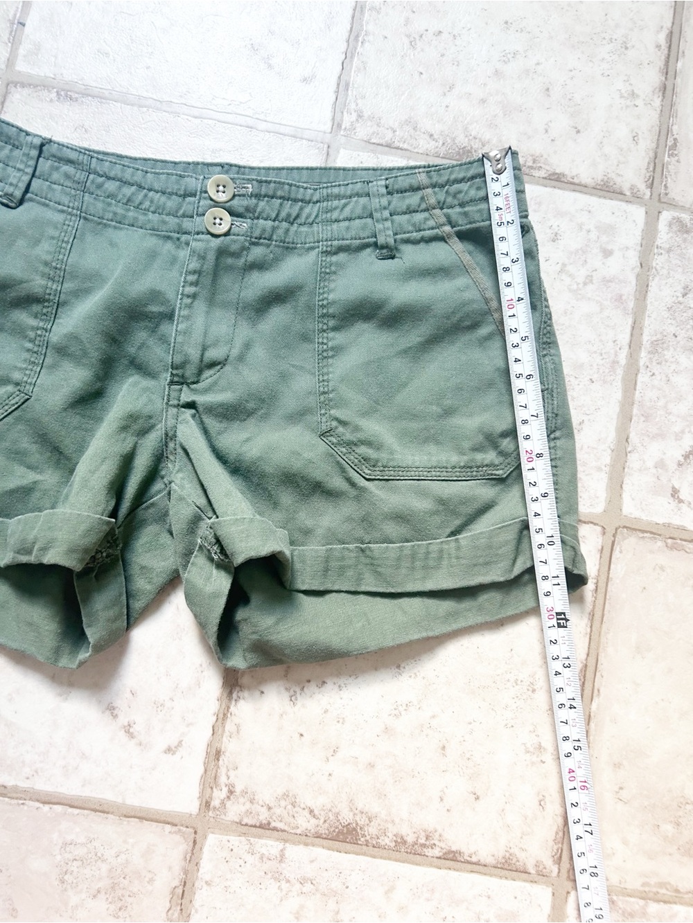 Roxy Army Green Roll-Cuff Utility Shorts Lightweight Size 30 - Picture 6 of 6